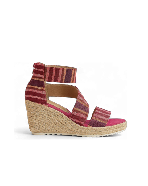 Tramara in Magenta Thread