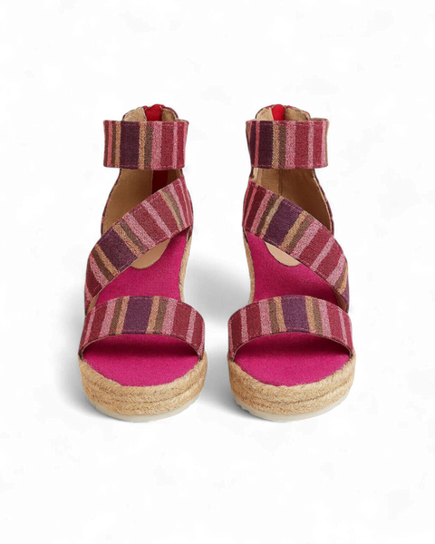 Tramara in Magenta Thread