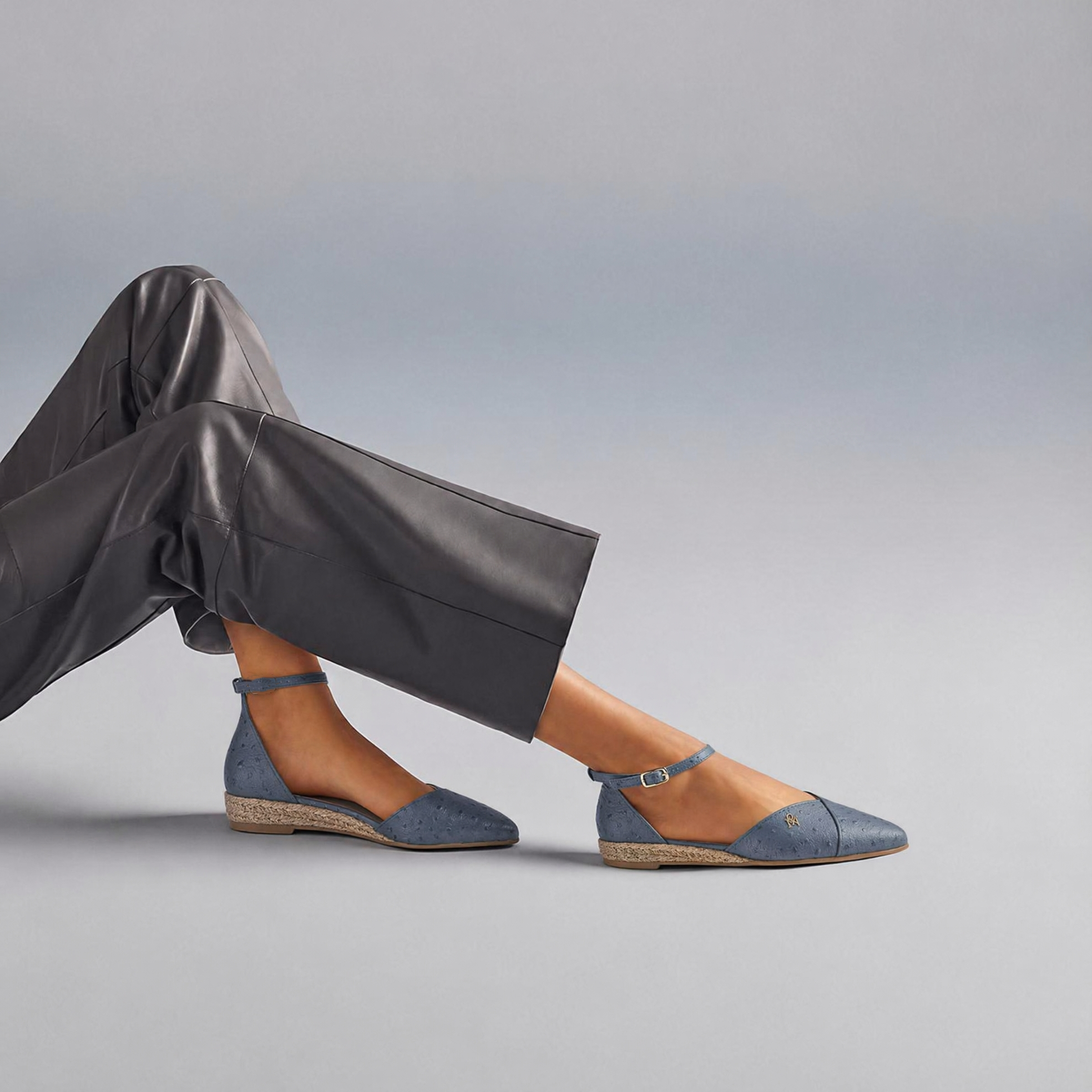 Ostria Luxe Demi Flat