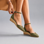 High-Strap Demi Flat