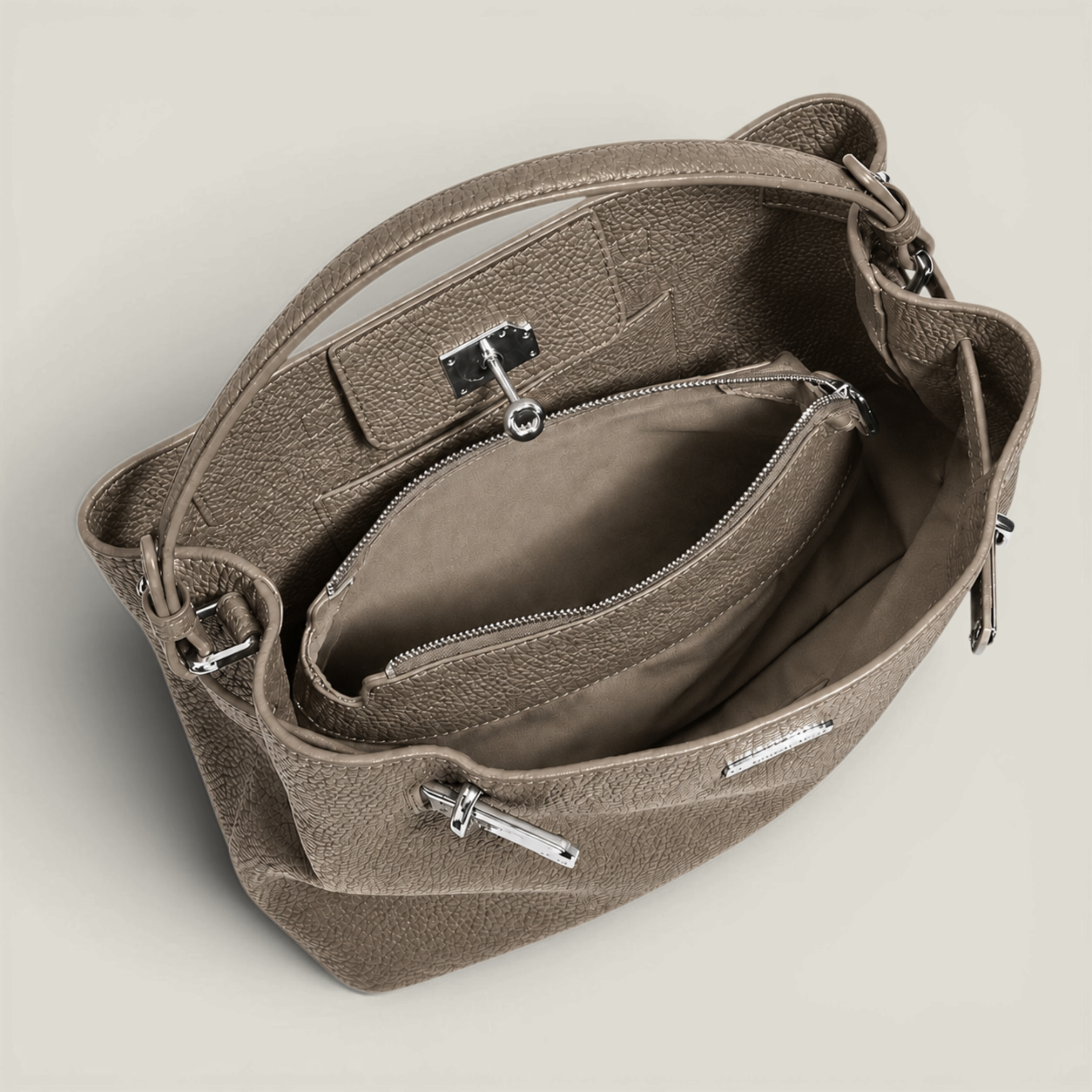 Le Classique Pebbled Bag