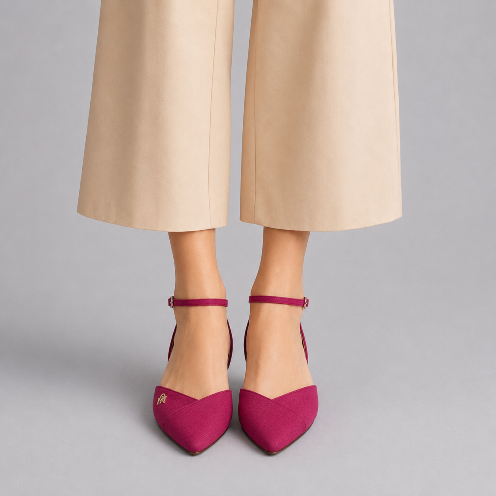 High-Strap Demi Flat