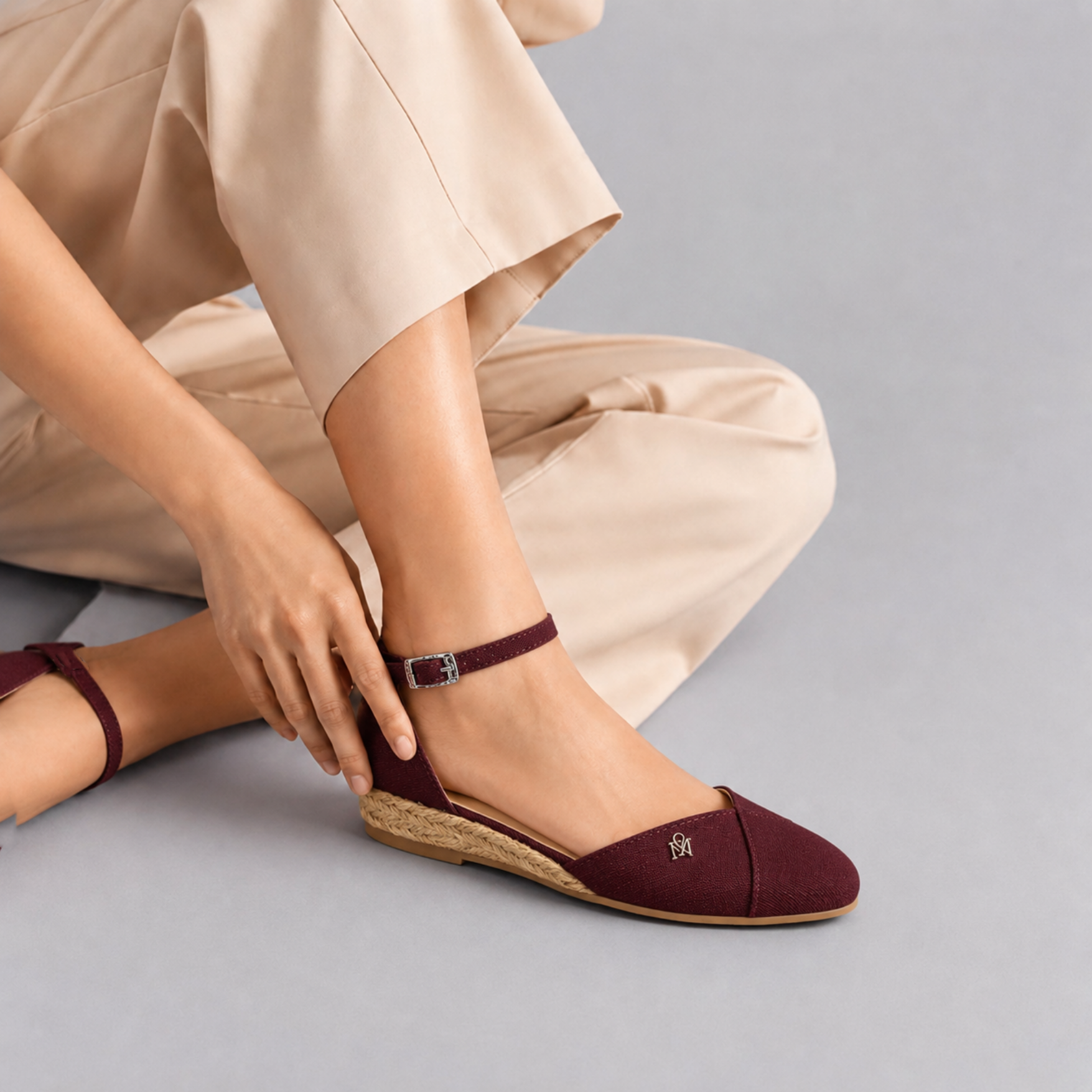 High-Strap Demi Flat