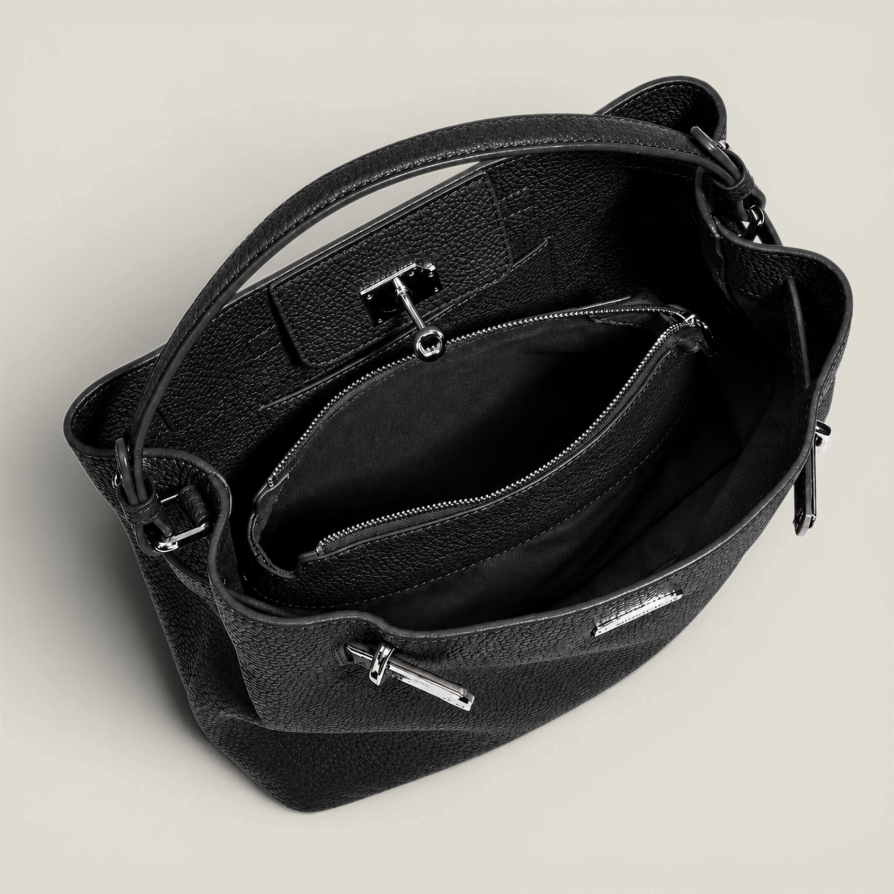 Le Classique Pebbled Bag