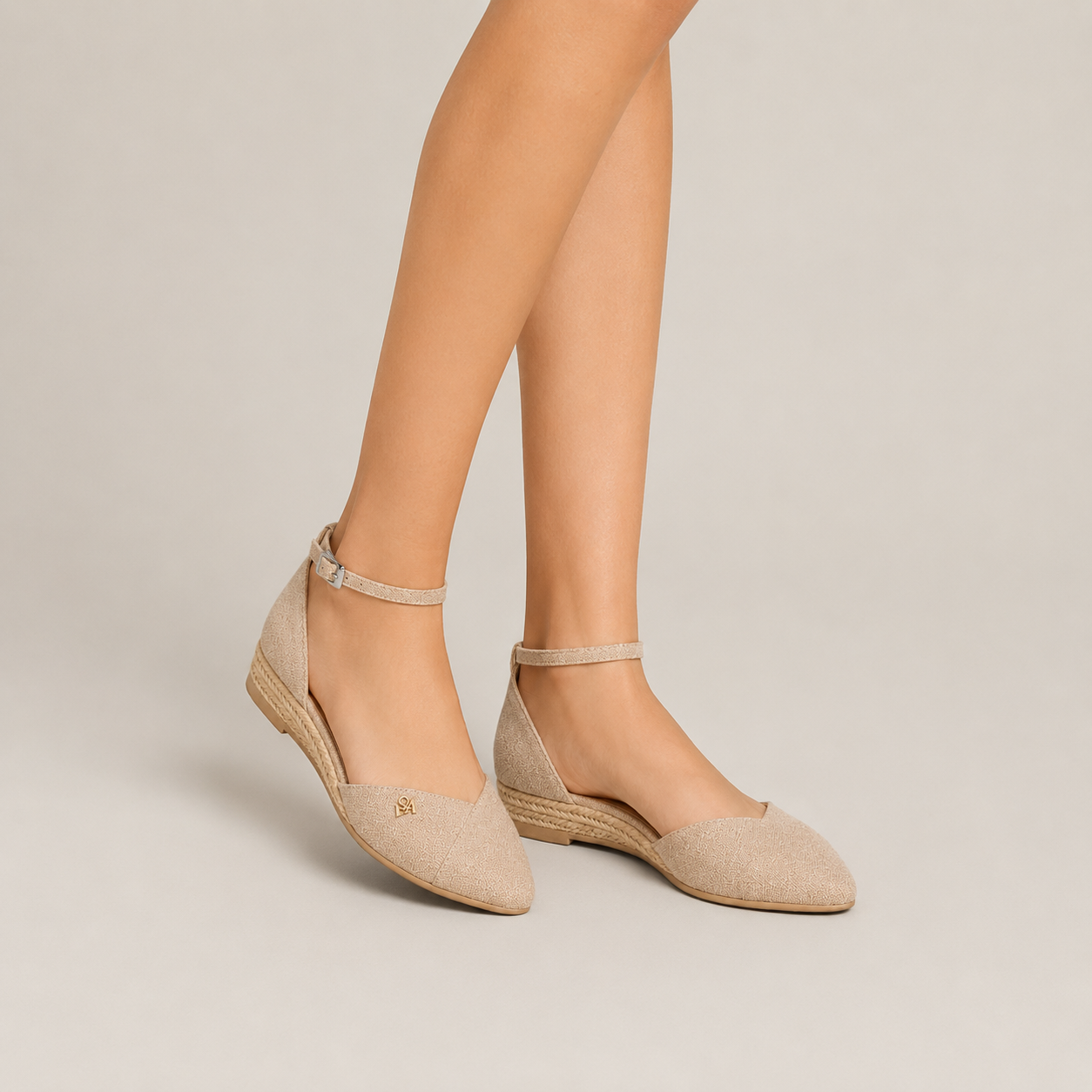 High-Strap Demi Flat