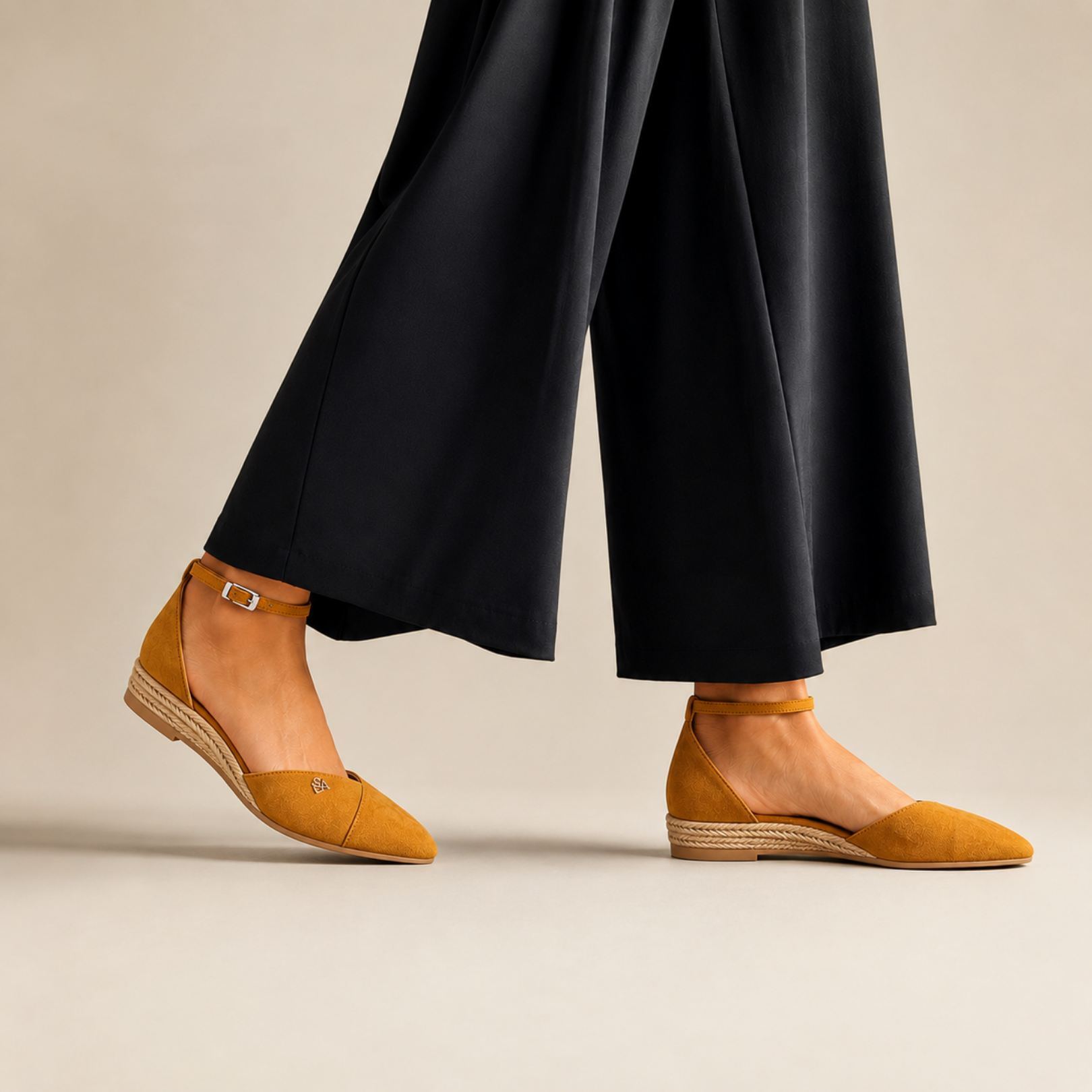 High-Strap Demi Flat