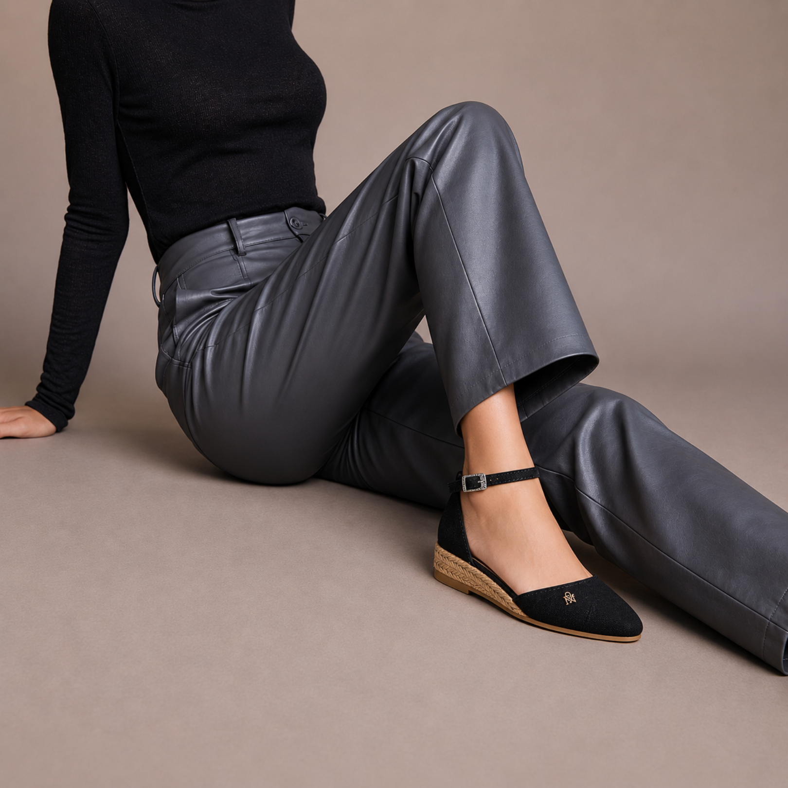 High-Strap Demi Flat